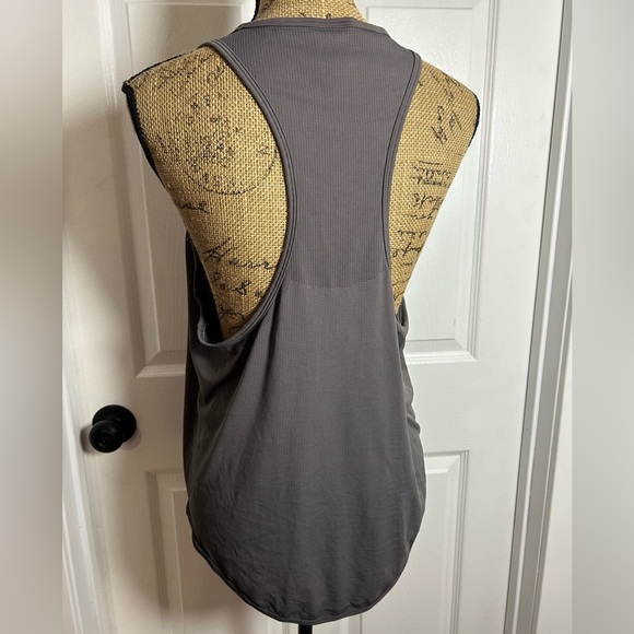 Gymshark Light Gray Athletic Top - Picture 2 of 3